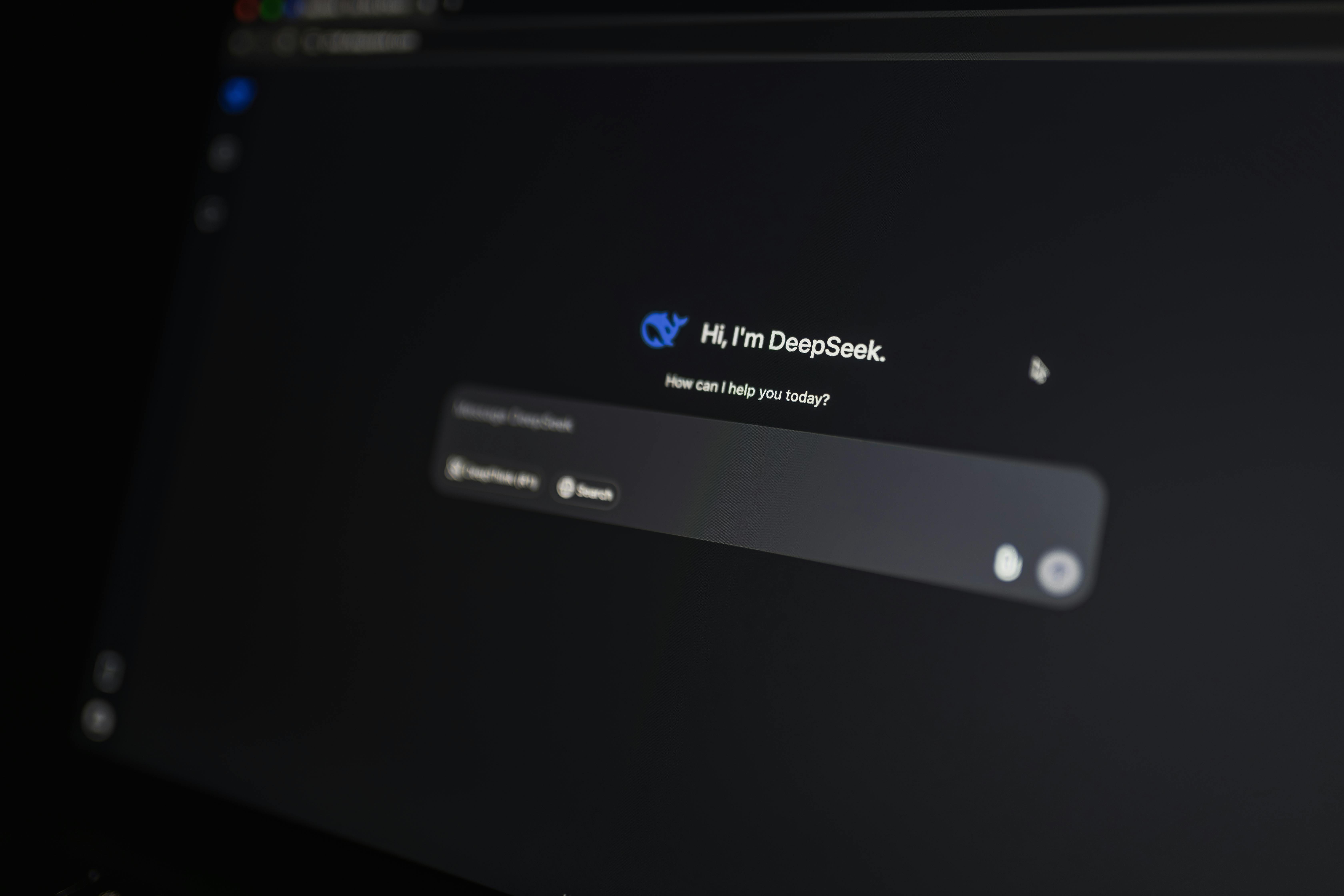 無料 最新の AI テクノロジーを紹介する、コンピューター画面上の AI 駆動型チャット インターフェースのクローズアップ。 写真素材