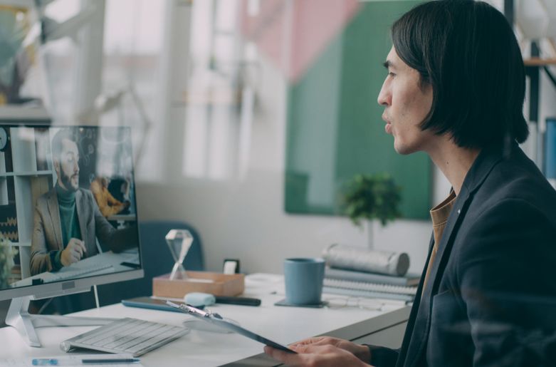 professionals using online dating platform