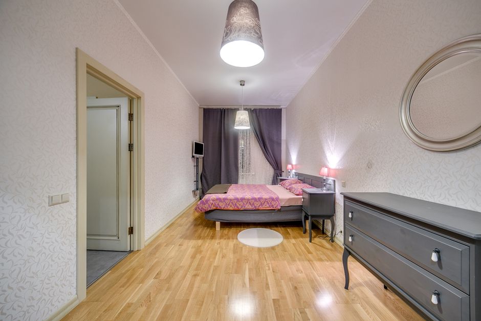 10 Narrow Bedroom Layout Ideas to Help You Maximize Your Space