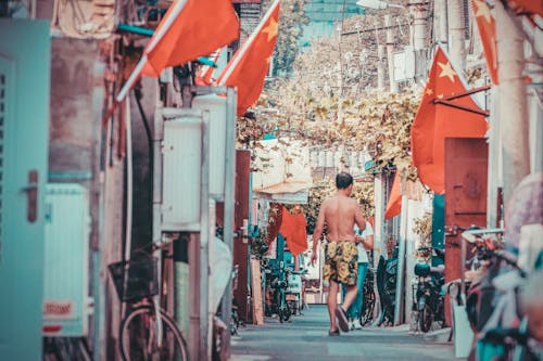 Topless Mann, Der Nahe Straße Geht