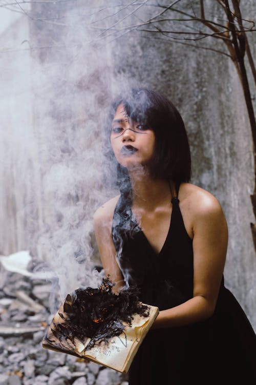 Безкоштовне стокове фото на тему «азіатська жінка, азіатська людина, верхній одяг»