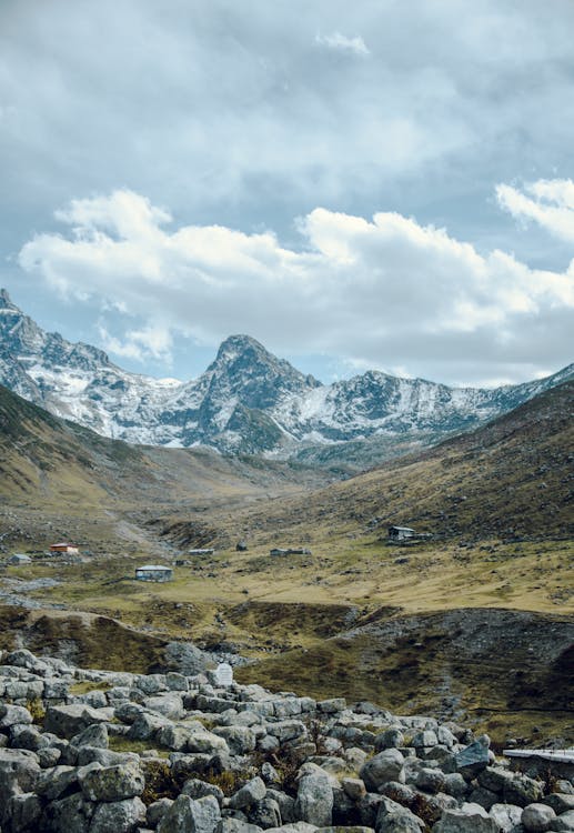 Montaña Cubierta De Nieve