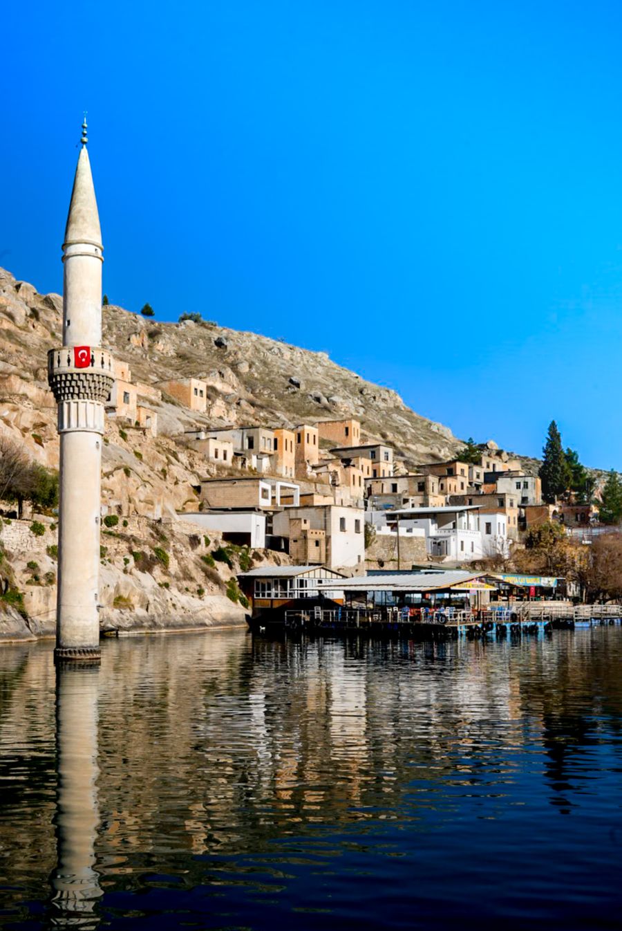Halfeti, Fırat kıyısında batık cami minaresi