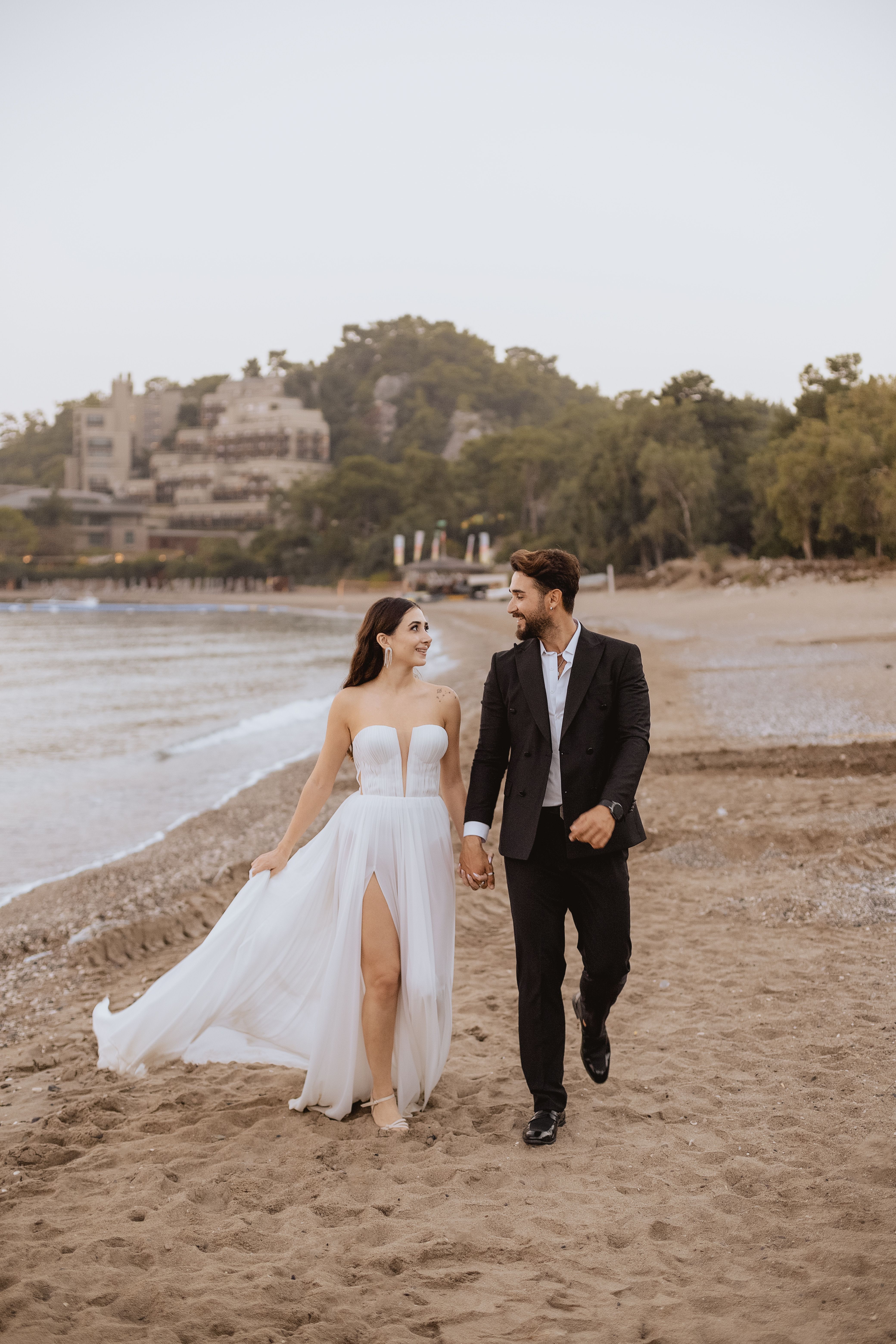 Romantic Beach Wedding Photoshoot in Antalya · Free Stock Photo — free download