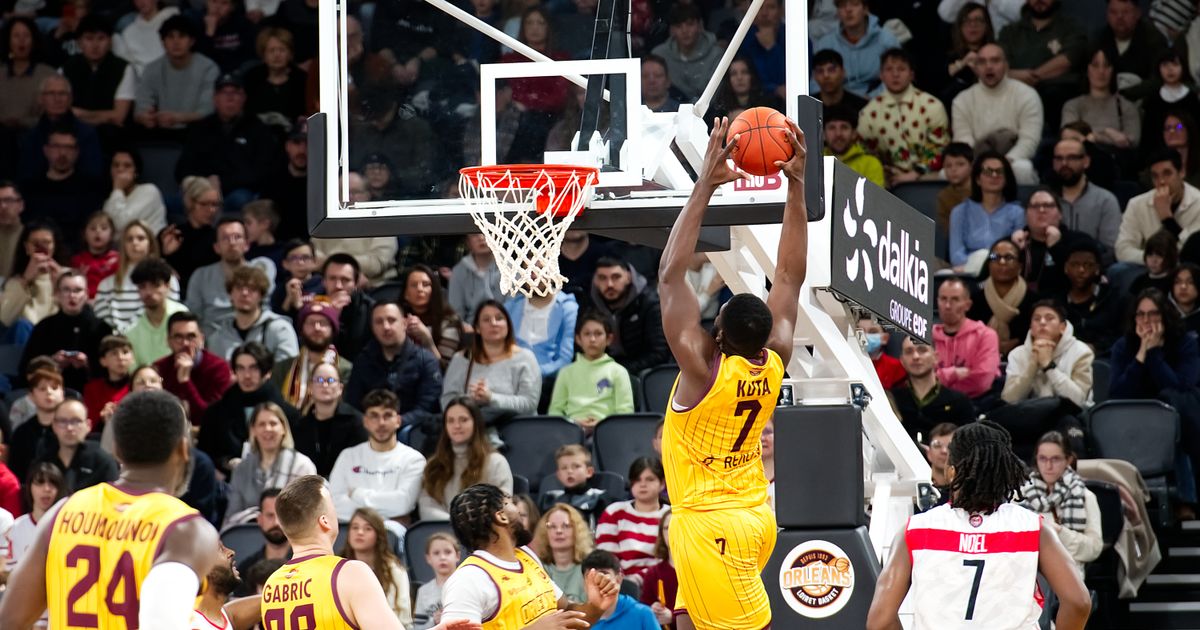NBA Training Camp 2026: Key Storylines, Suns' Mark Williams Injury Opens Door for Maluach, Bulls Trade Dillingham, and Preseason Preview