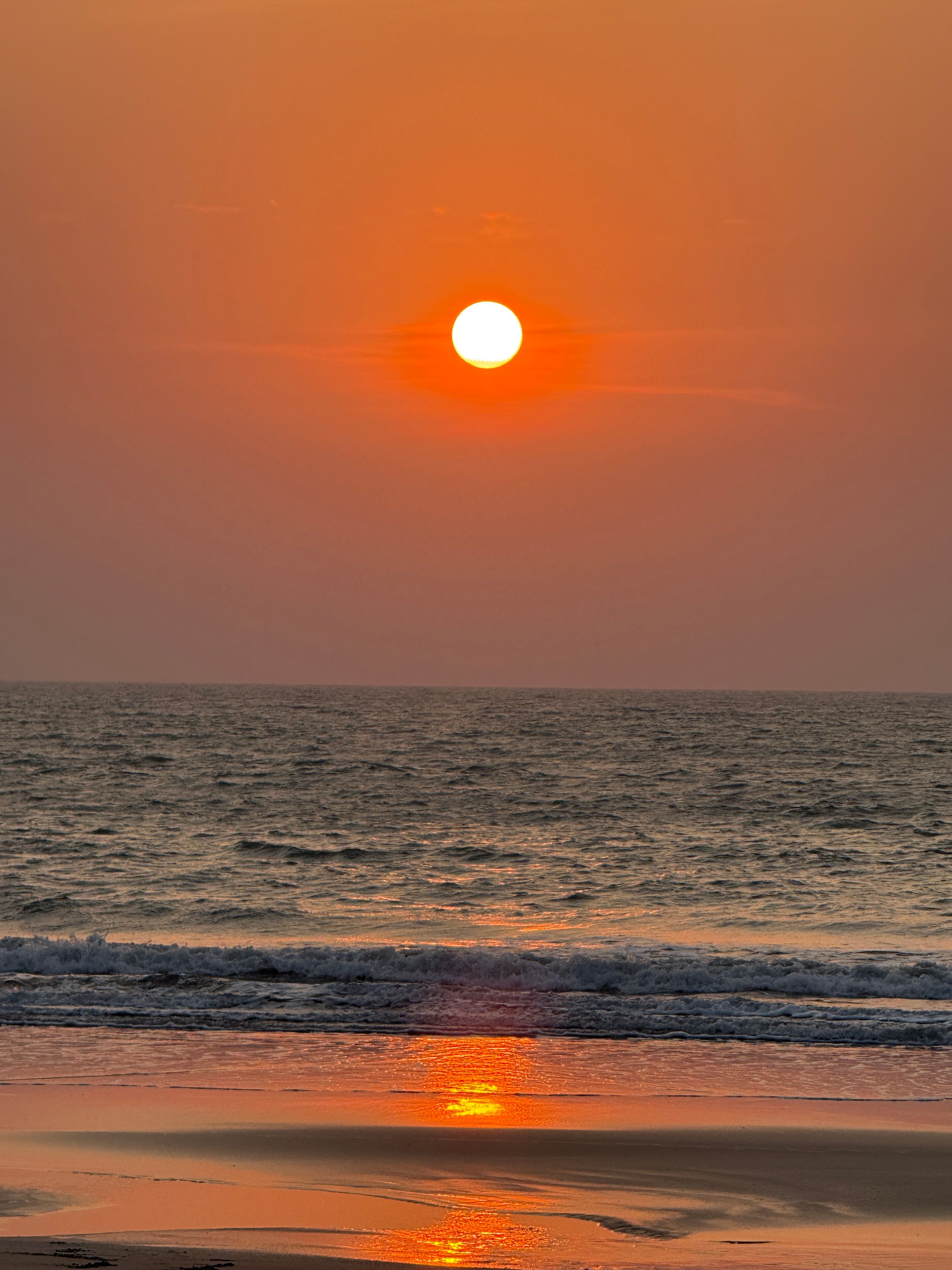 Serene Beach Sunset with Reflective Waters · Free Stock Photo