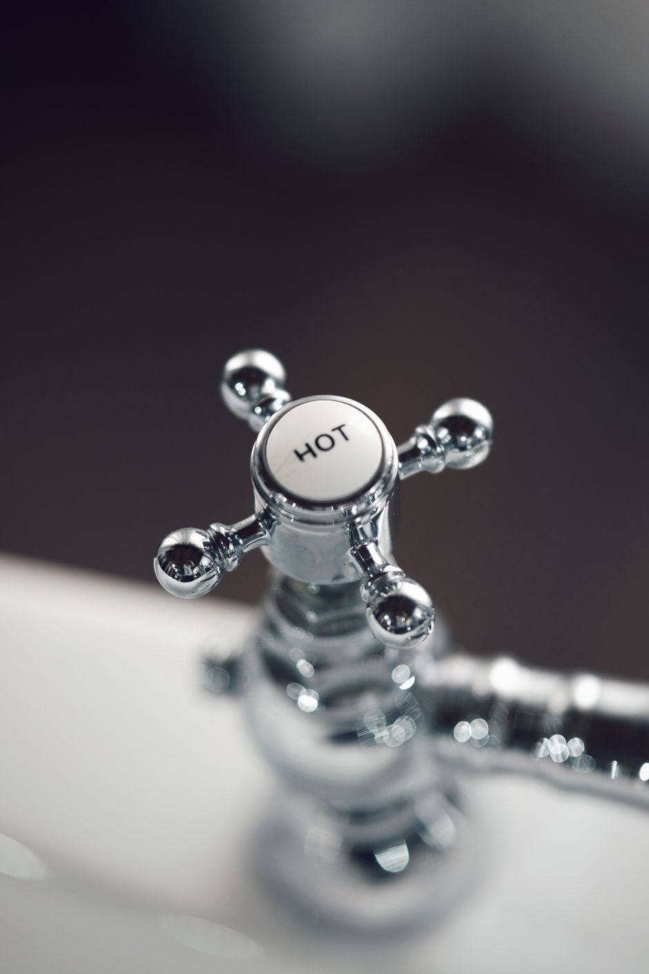Hot water tank installation