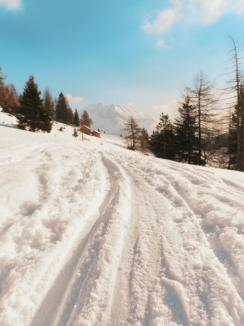 Breathtaking snowy mountain landscape in Kärnten, Austria, perfect for winter adventures.