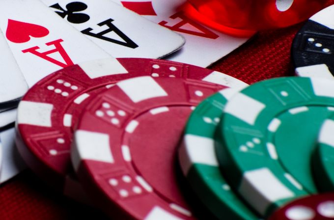 Online Casino: Spielautomaten und Live-Spiele im Überblick