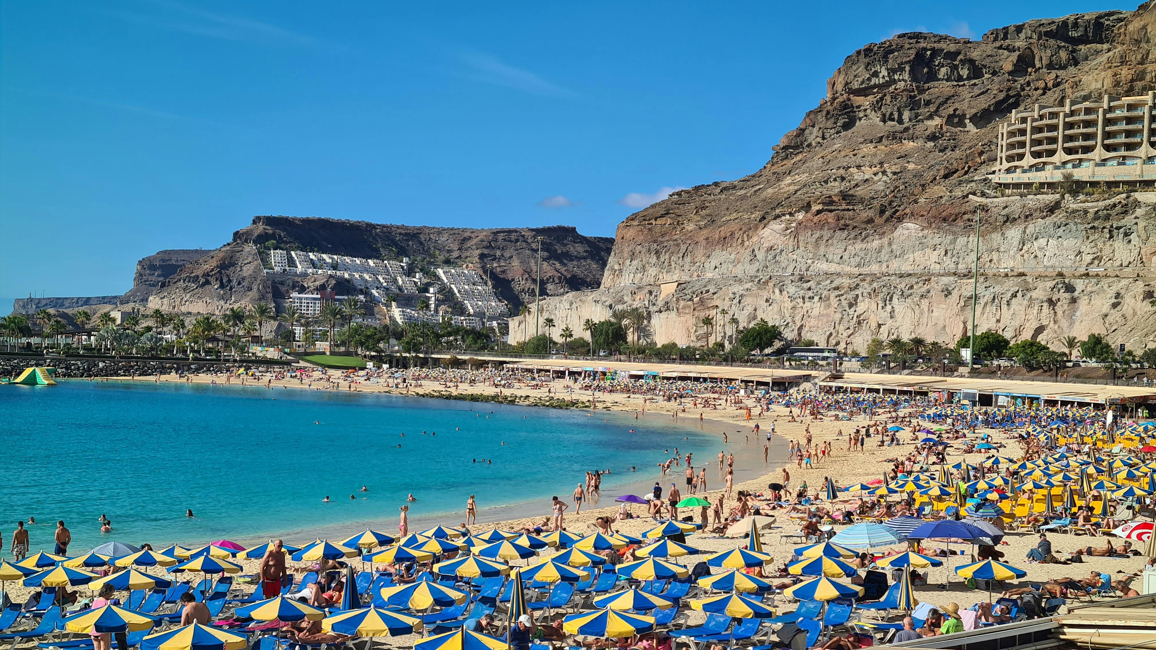 TUI combines holidays and lifestyle: new brand shop successfully launched — Photo by Inga San on Pexels