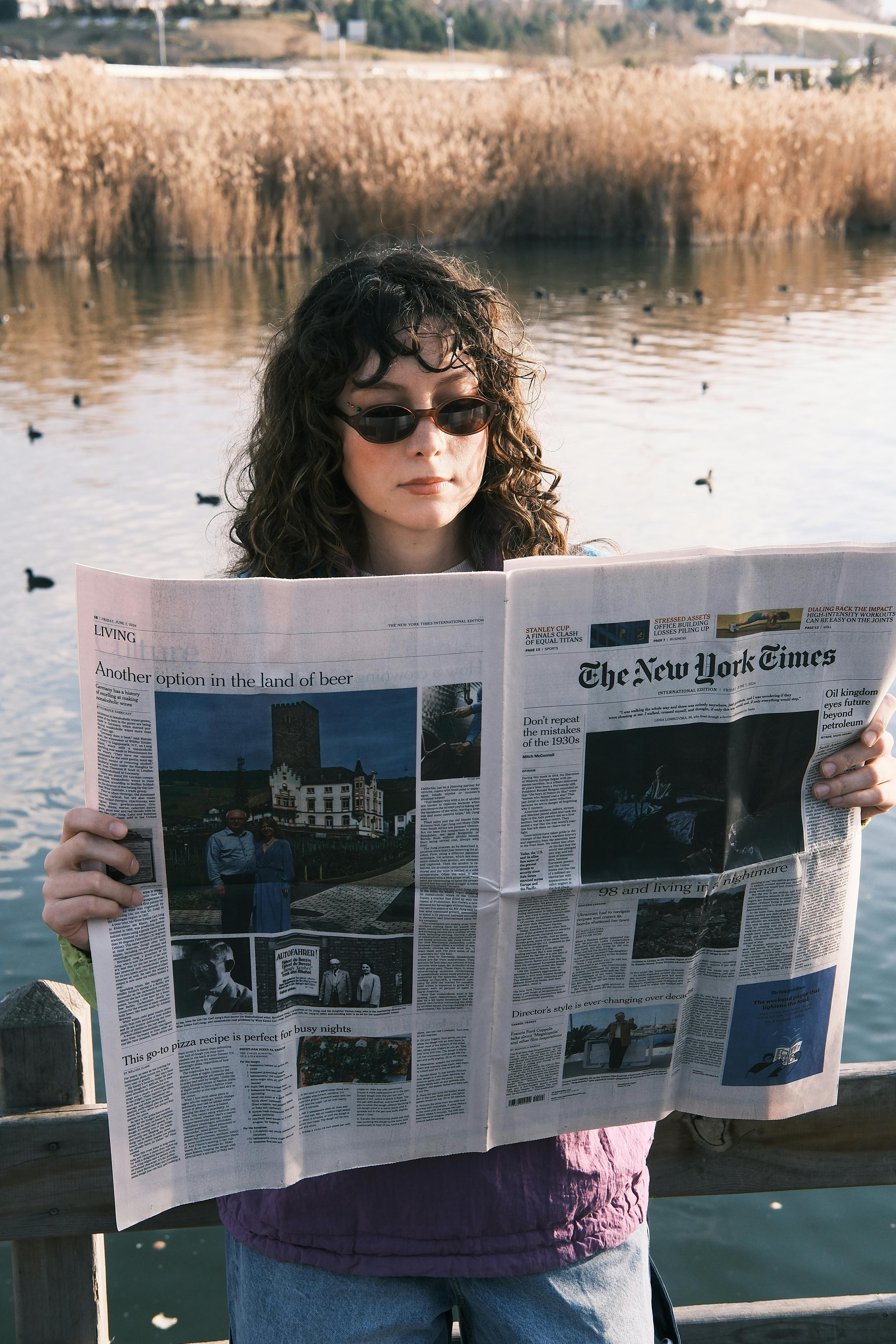 O femeie locuind singură descoperită fără viață într-un lac.