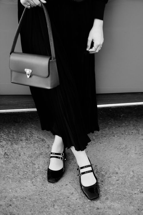Free Chic black dress paired with a stylish handbag and shoes, elegant urban fashion. Stock Photo