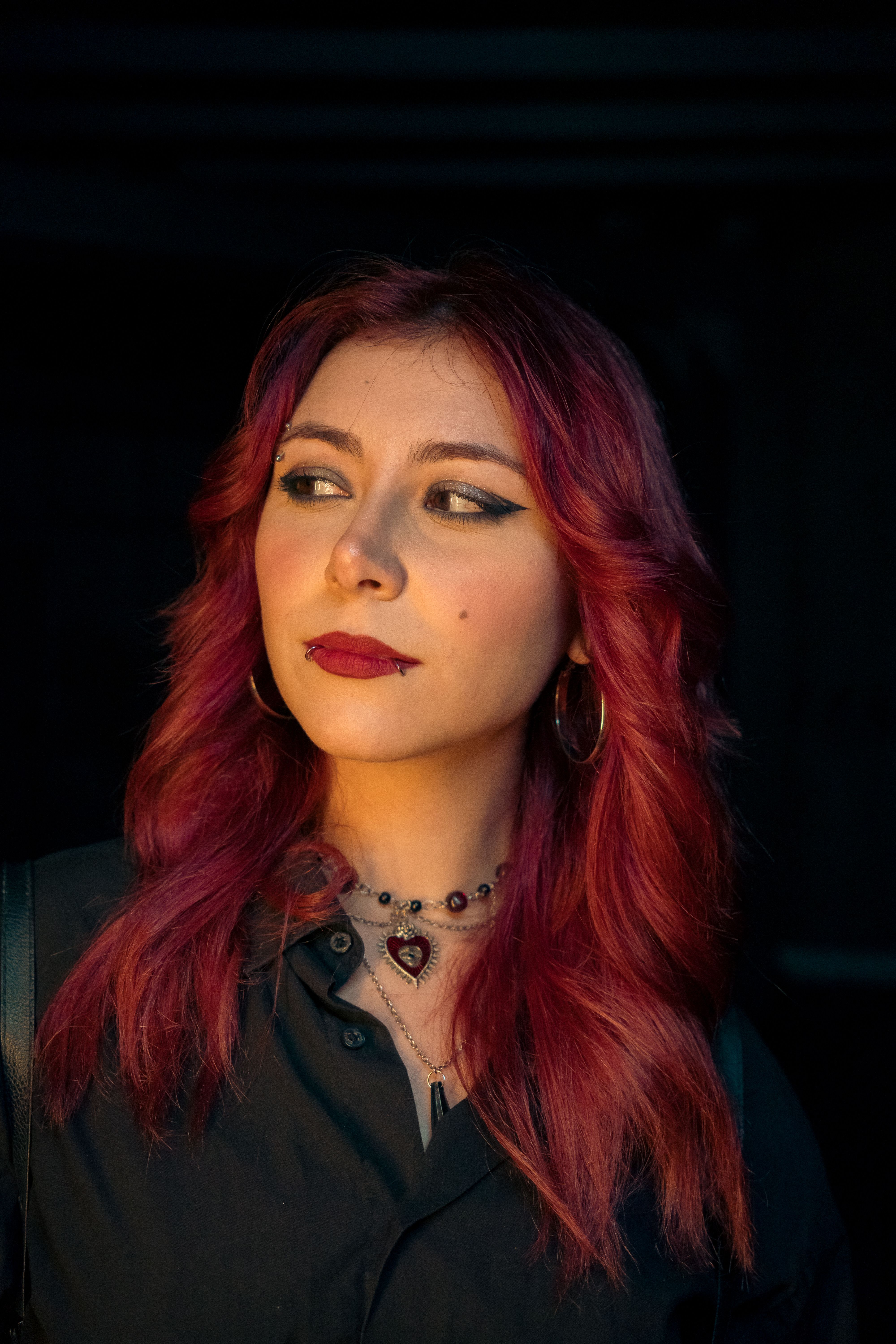 Retrato De Una Mujer Pelirroja Con Iluminación Dramática · Foto de ...
