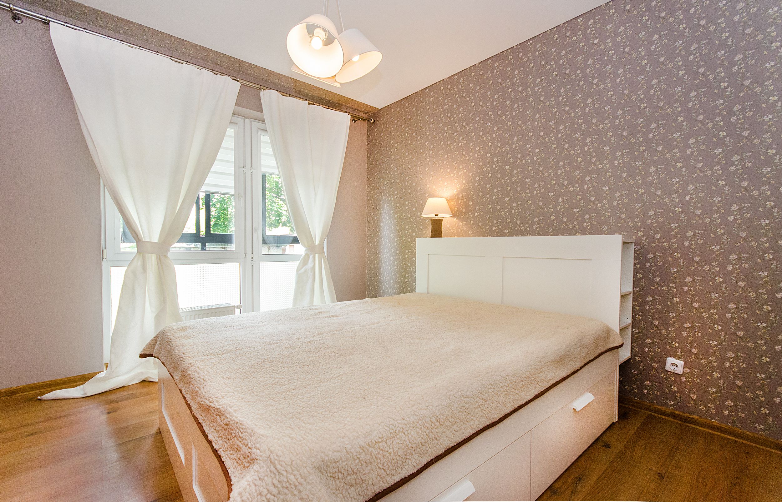 Cozy neutral bedroom inspo ideas with soft bedding and natural light