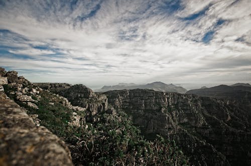 灰色岩层