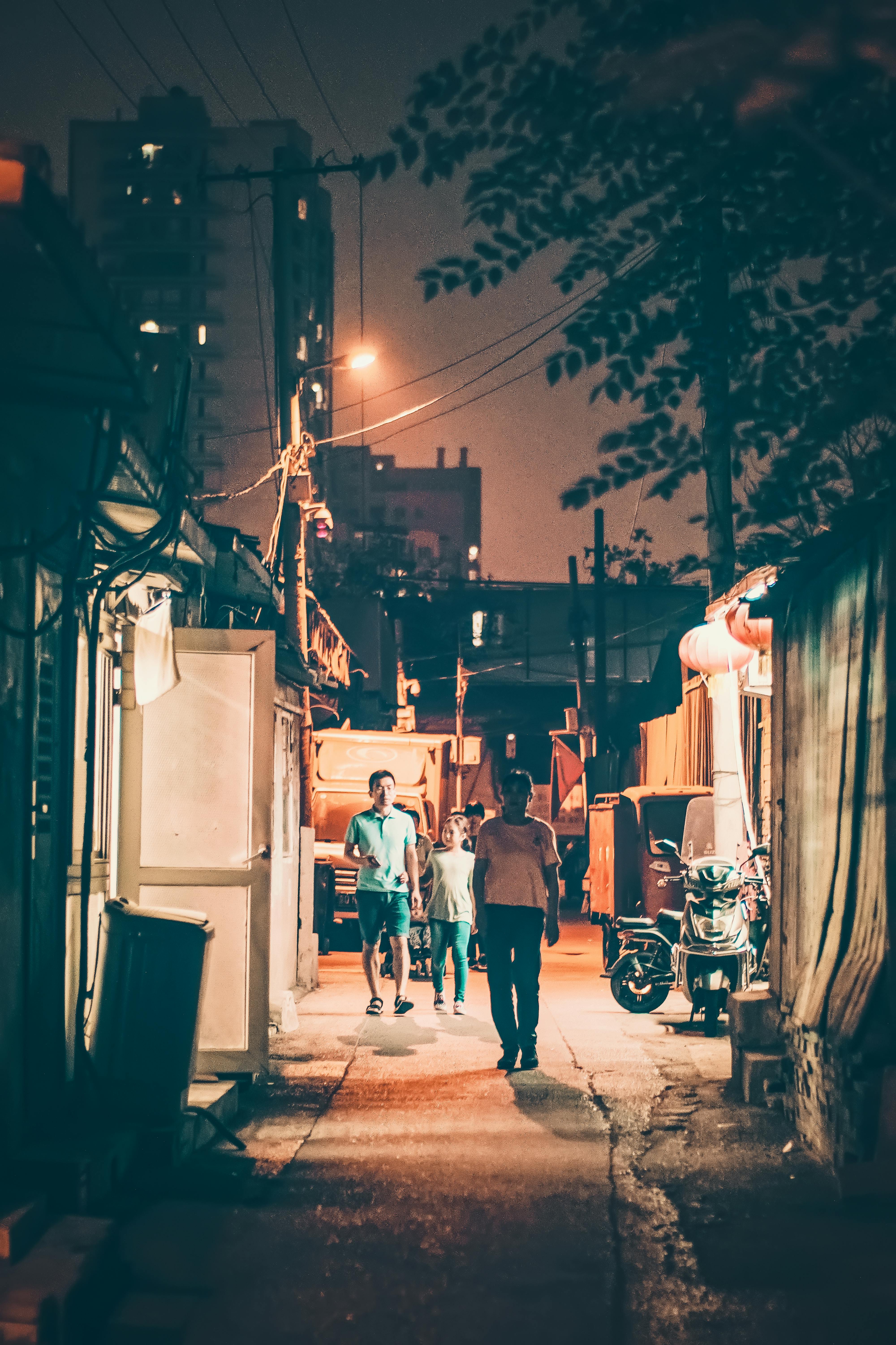 Revitalize‌ Your Walls with Bold Accent Colors‍ and ‍Gallery ⁣Wall