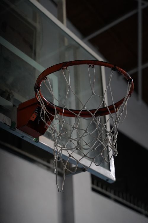Free A close-up view of an indoor basketball hoop and net in a gym setting in Mersin, Türkiye. Stock Photo