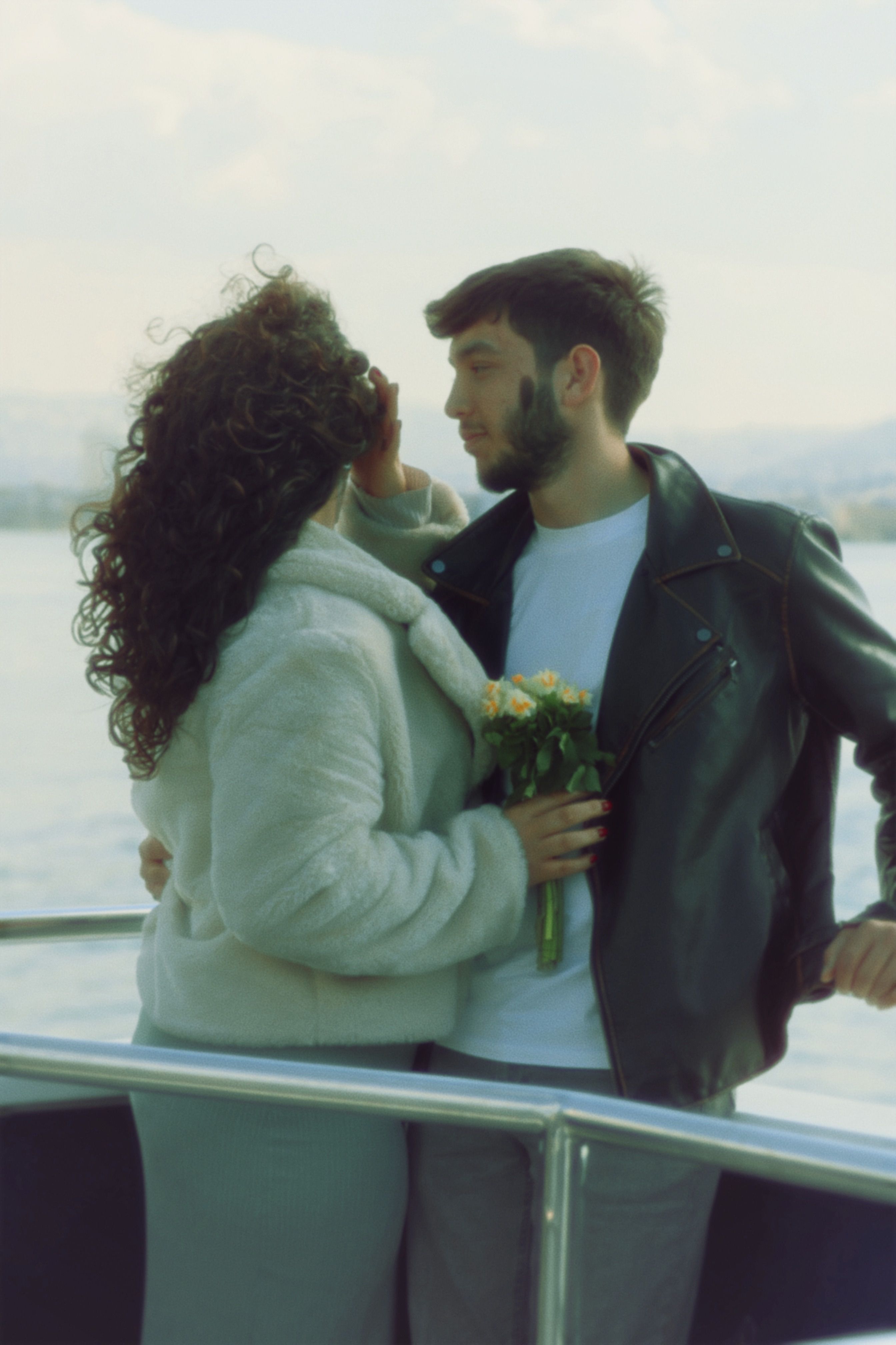 Online dating: starting a conversation on a niche platform