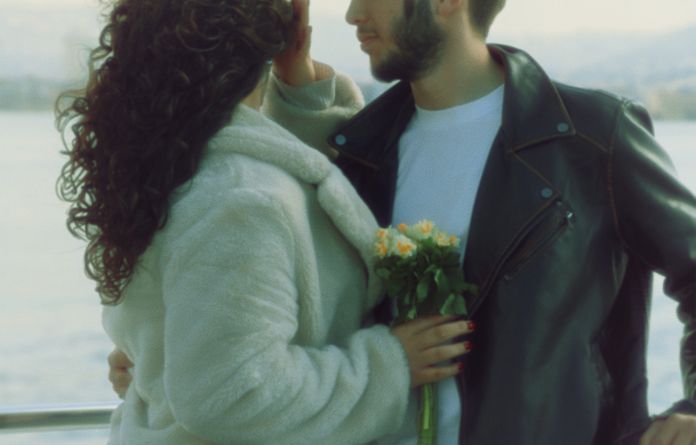 Online dating: starting a conversation on a niche platform