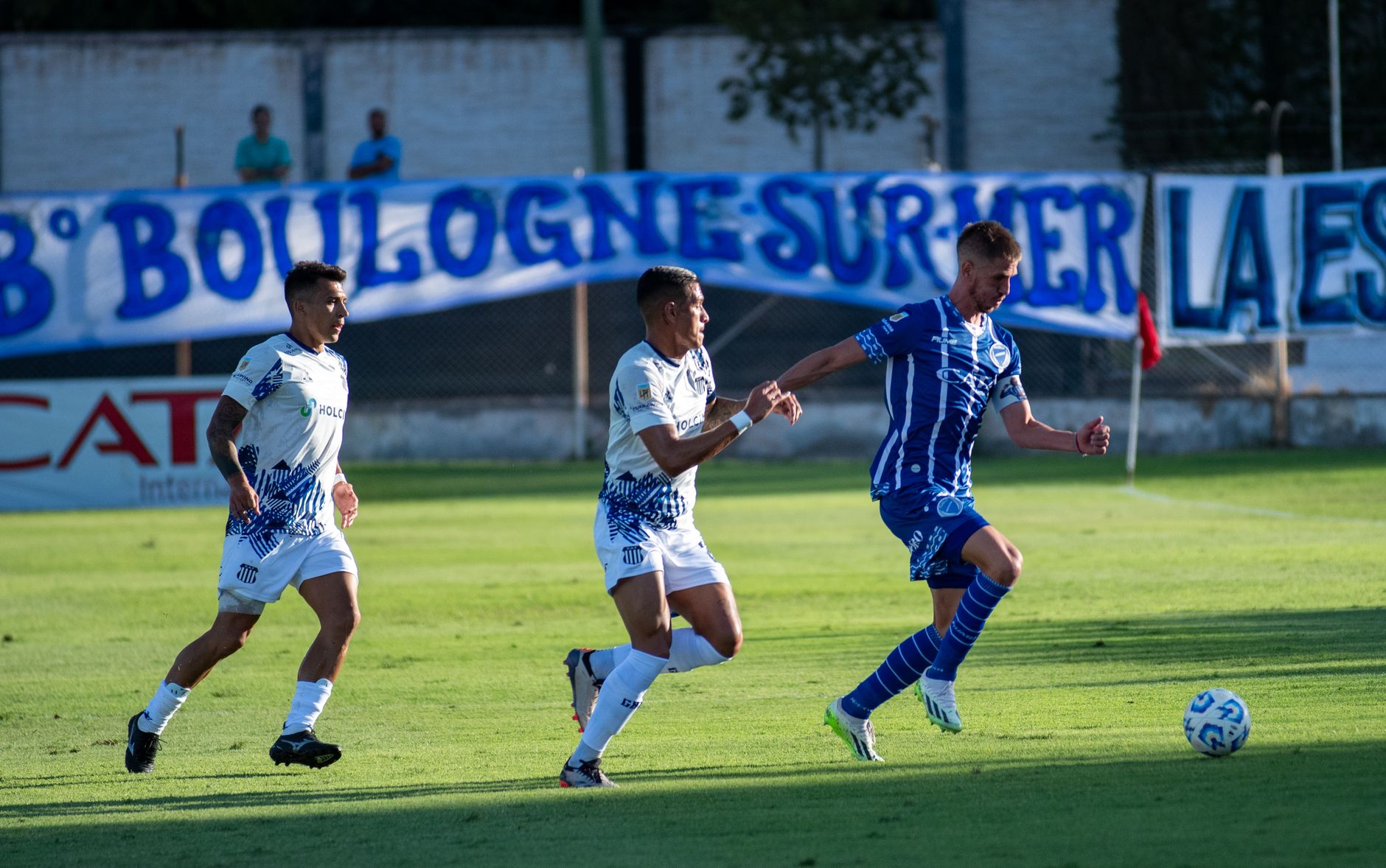 Football : Lourosa s'impose à Coimbra (0-2) et prend la tête de la Segunda Liga