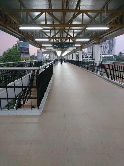 Foto profissional grátis de construção, entrada, estação central