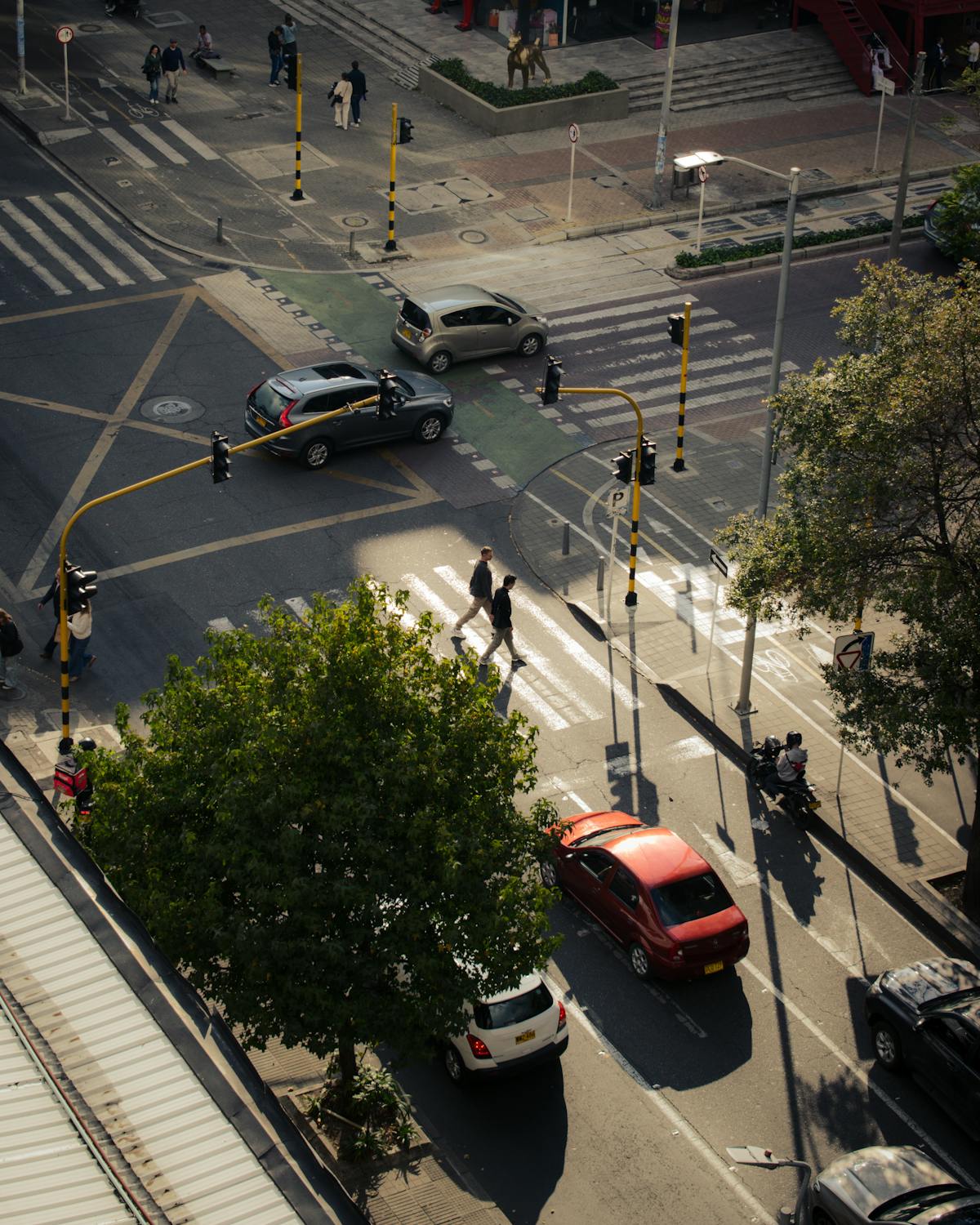 Busy Urban Intersection with Pedestrians and Cars · Free Stock Photo