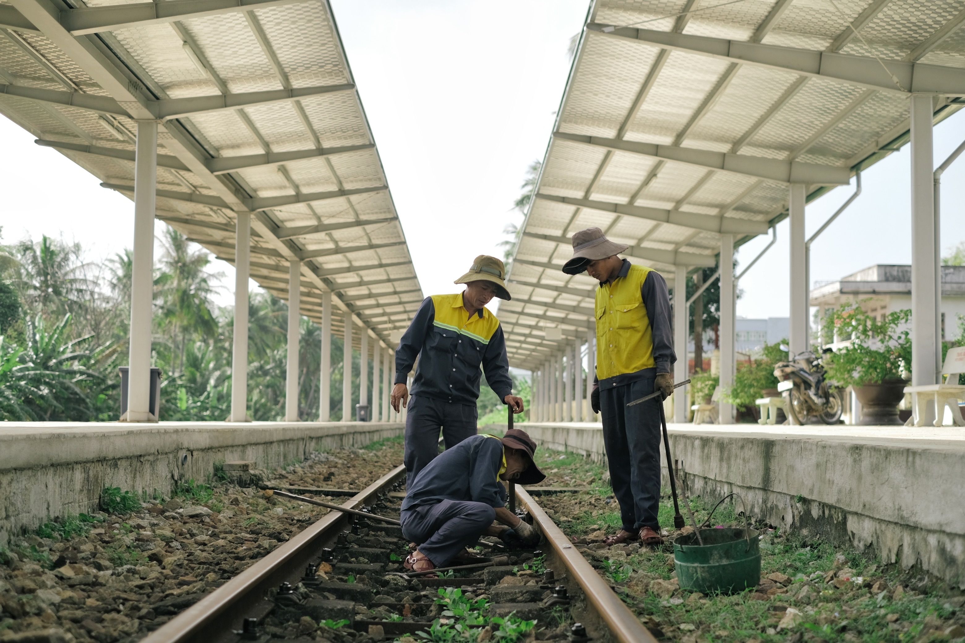 Train tracks construction