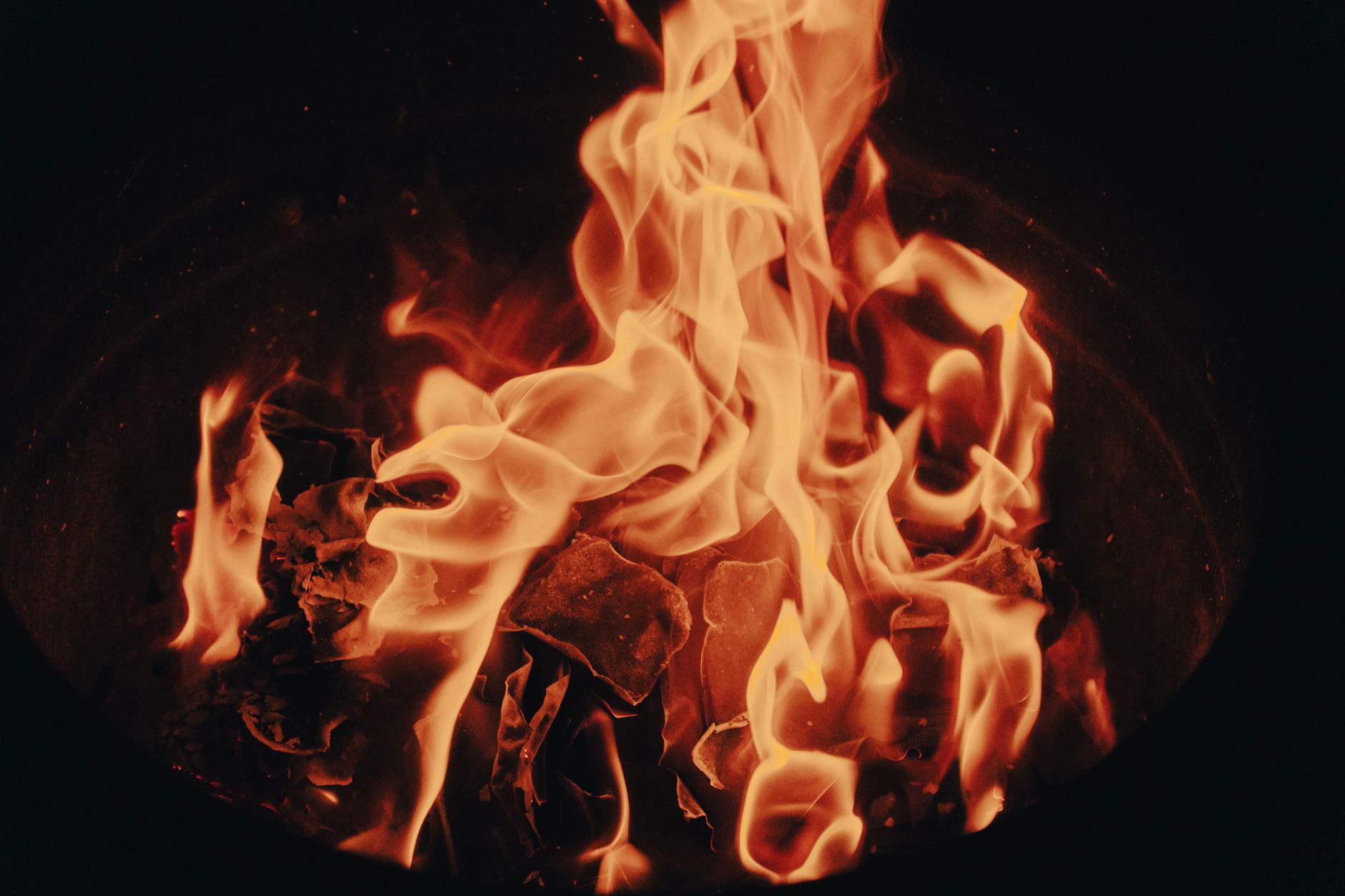 Fire Meets Water: How to Design Pool Fire Features That Actually Work