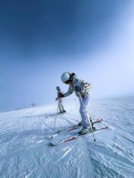 Two skiers enjoy a thrilling ride on the slopes of Erciyes Mountain, Kayseri, Türkiye