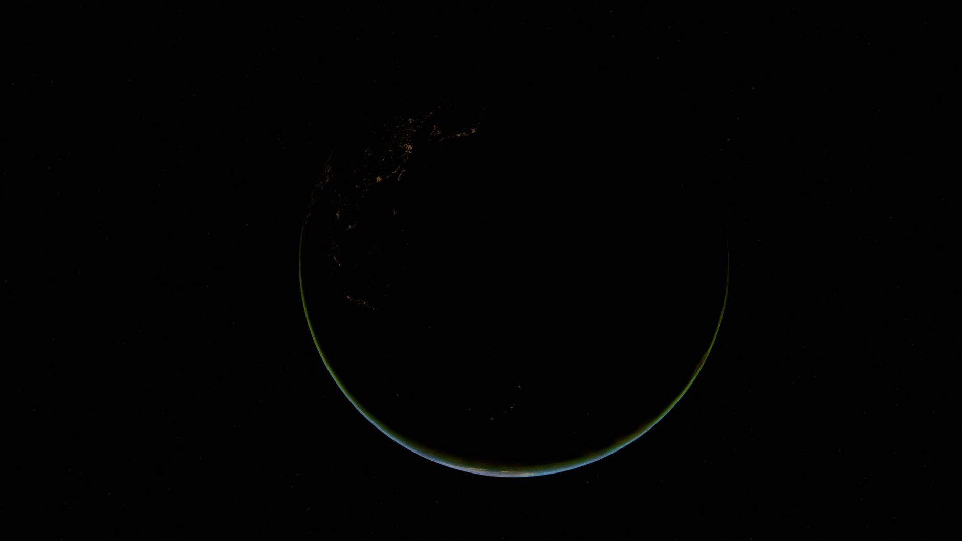 從太空俯瞰夜間地球,城市燈火綿延,象徵低軌道算力節點將成為新的全球運算中繼