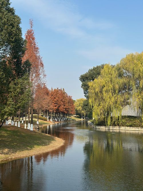 Free Peaceful autumn garden scene with colorful trees and still waters in Hangzhou, China. Stock Photo
