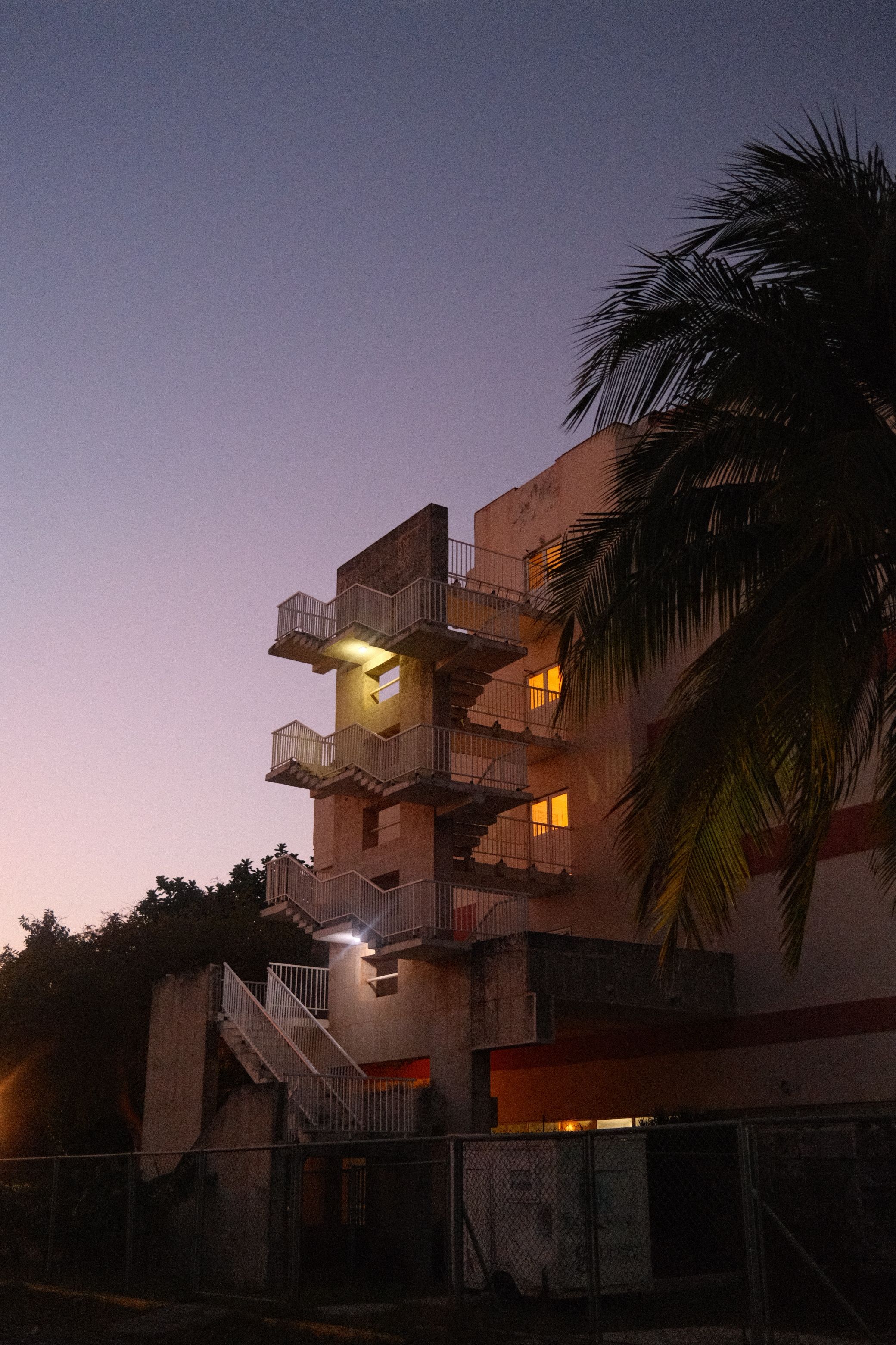 Twilight View of Modern Building Exterior · Free Stock Photo