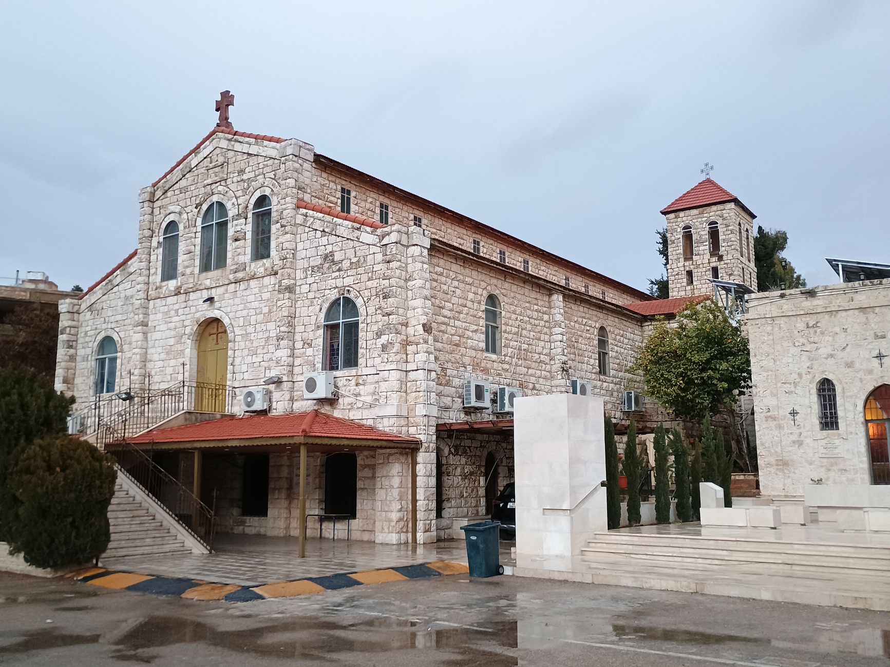 Karak'ta saldırının düzenlendiği kilisenin dış görünümü