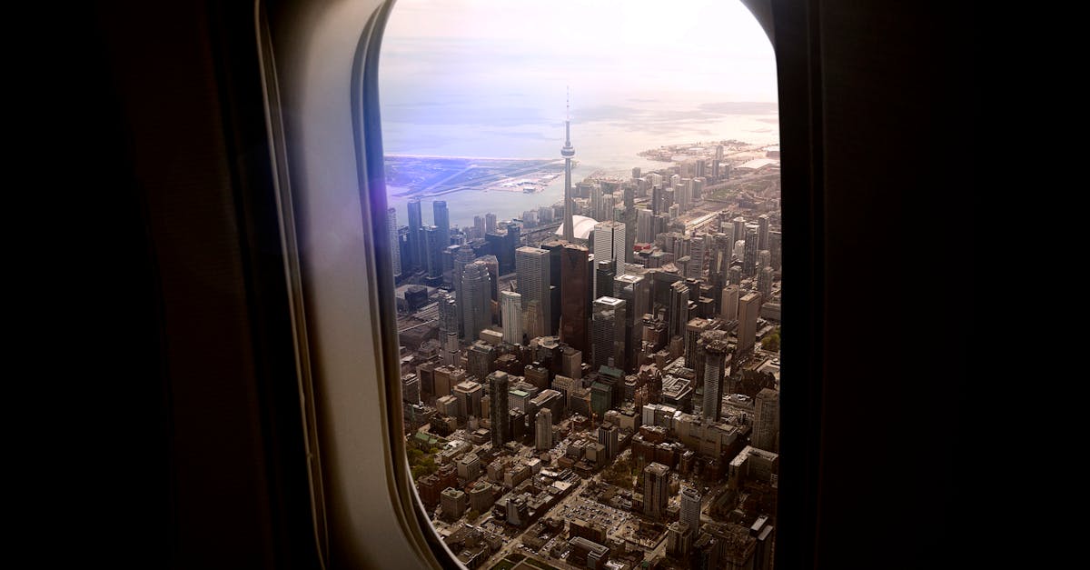 How long is a flight to Hawaii from Toronto