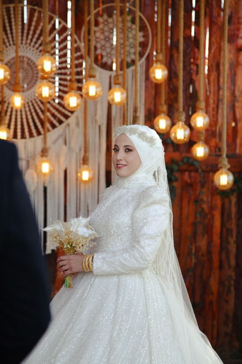 Free Bridal portrait with warm rustic lighting and elegant attire, capturing a wedding moment. Stock Photo
