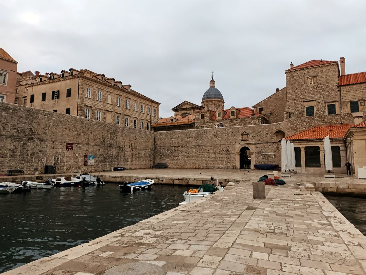 Dubrovnik — A stone fairytale wrapped in walls by the Adriatic (3)