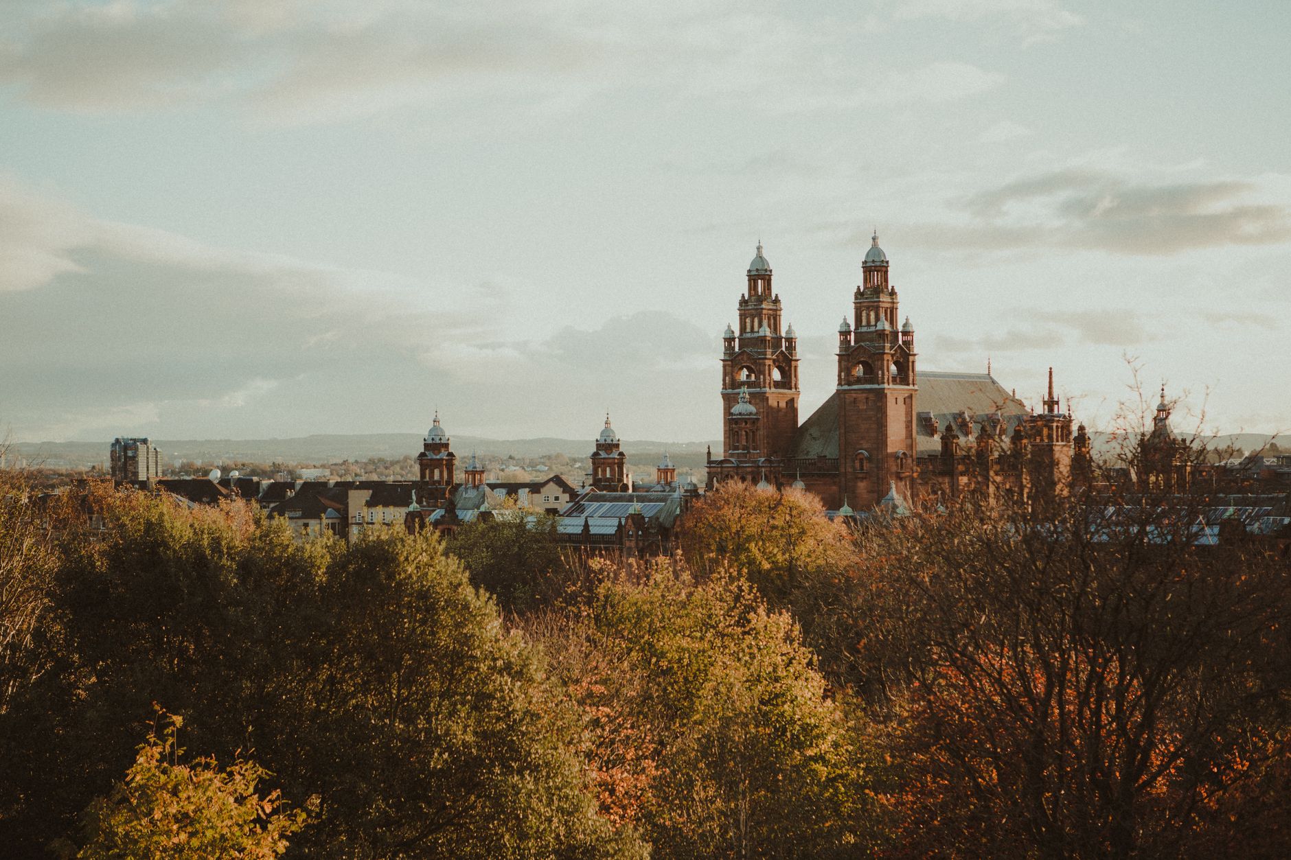 Glasgow şehir merkezi ve kırmızı kumtaşı binalar
