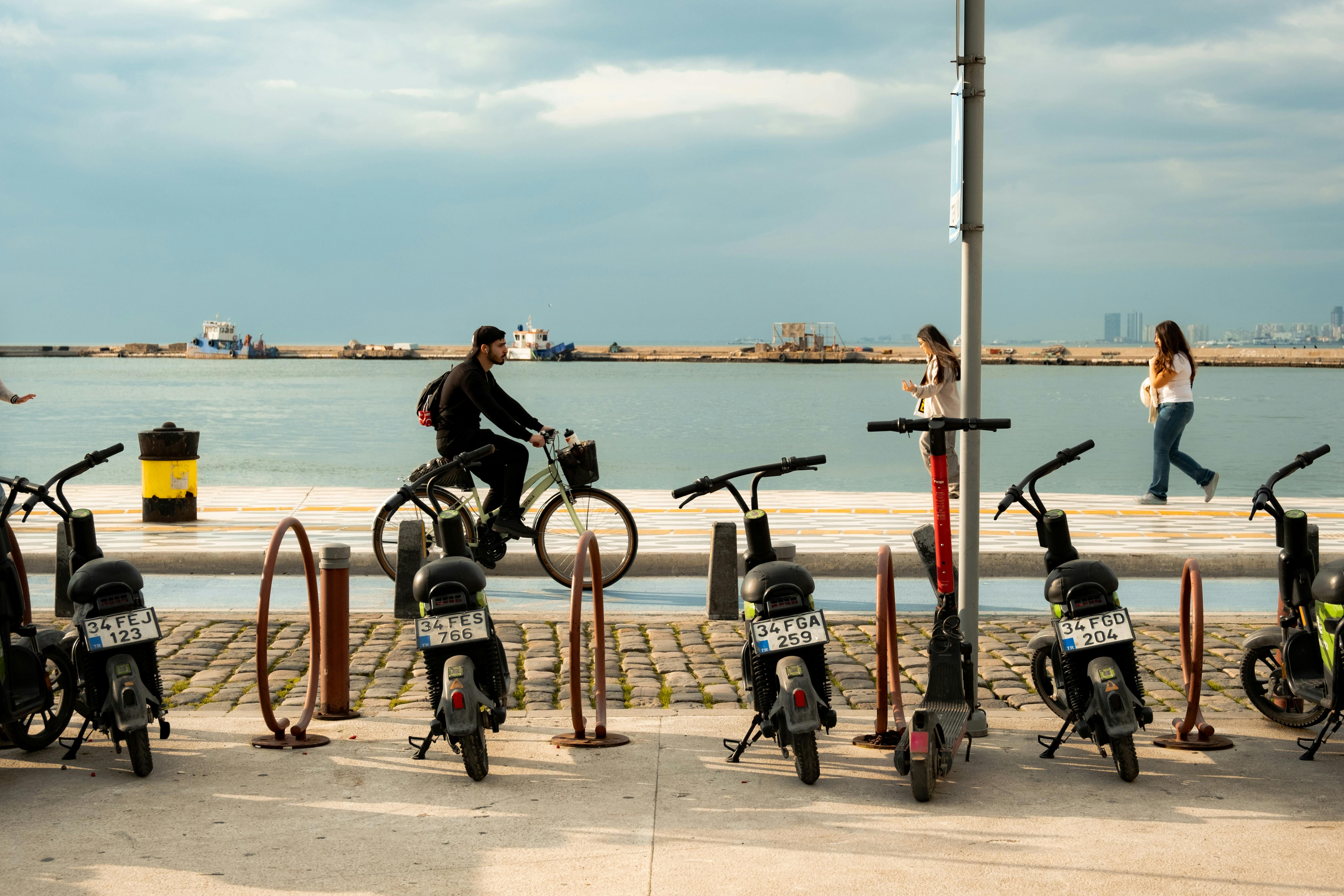 How Folding Ebikes Are Changing Urban Mobility — Photo by Emrecan Dora on Pexels