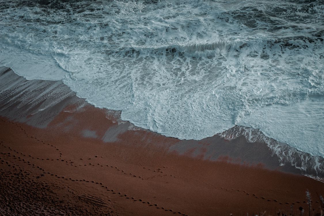 Pibble Wave Dramatic Wave Action on English Pebble Beach · Free Stock Photo