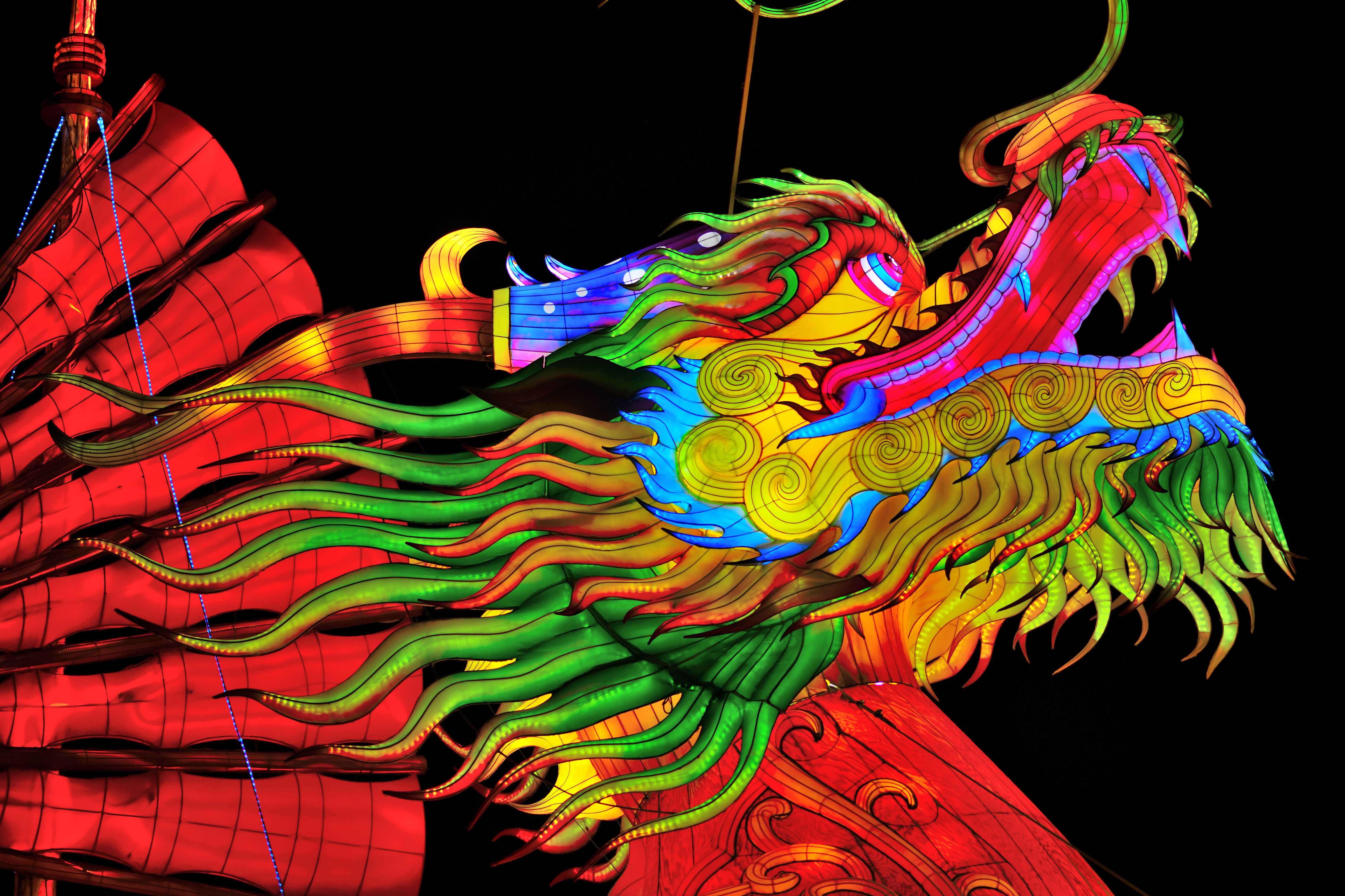 Free Colorful dragon lantern illuminated at night during a lantern festival, showcasing intricate designs. Stock Photo