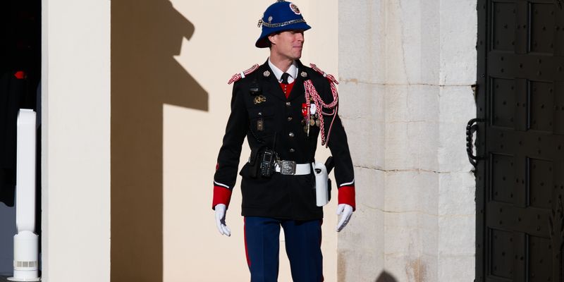 Un guardia de honor ante el Palacio del Príncipe de Mónaco