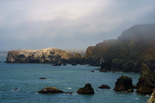 Free Misty coastal rocks with overcast skies in San Francisco. Stock Photo