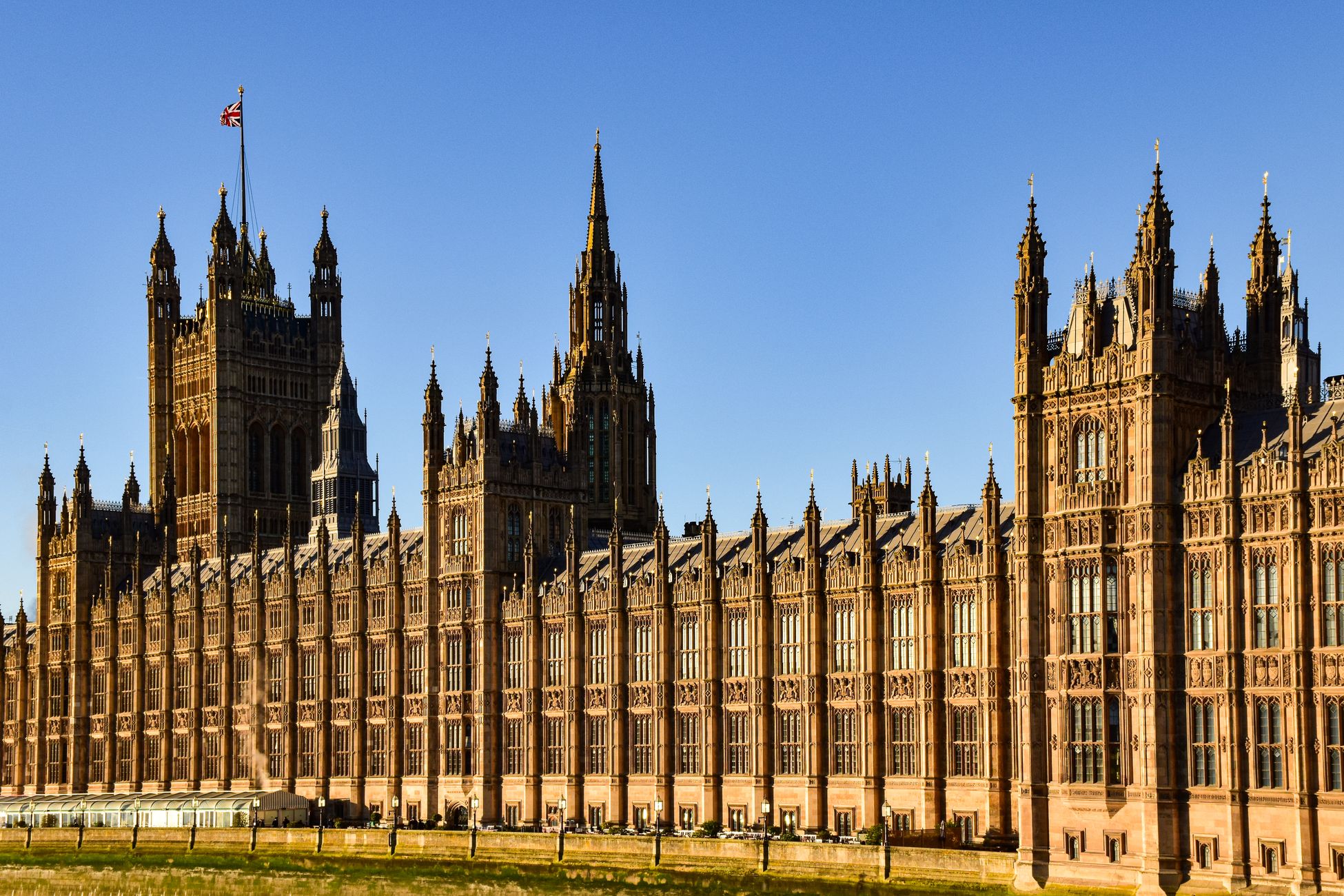 UK plans AI chip purchases to retain domestic firms
