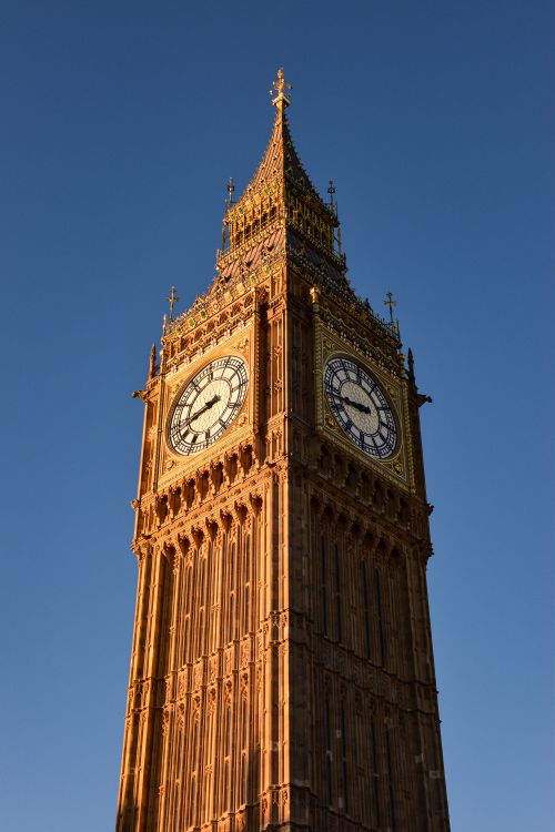 Free Captivating view of Big Ben in London under a cloudless blue sky. Stock Photo