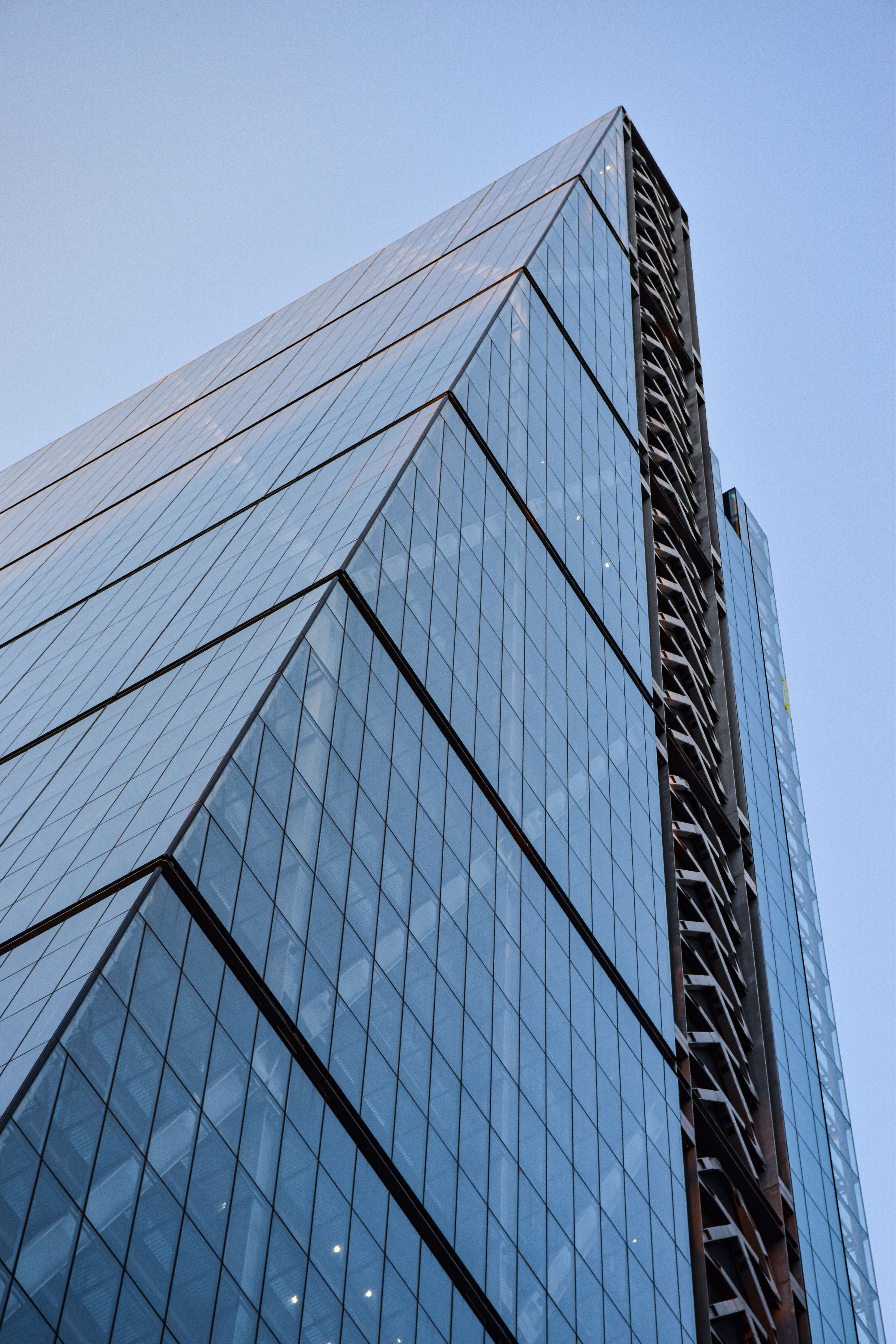 Modern Skyscraper in London with Glass Facade · Free Stock Photo