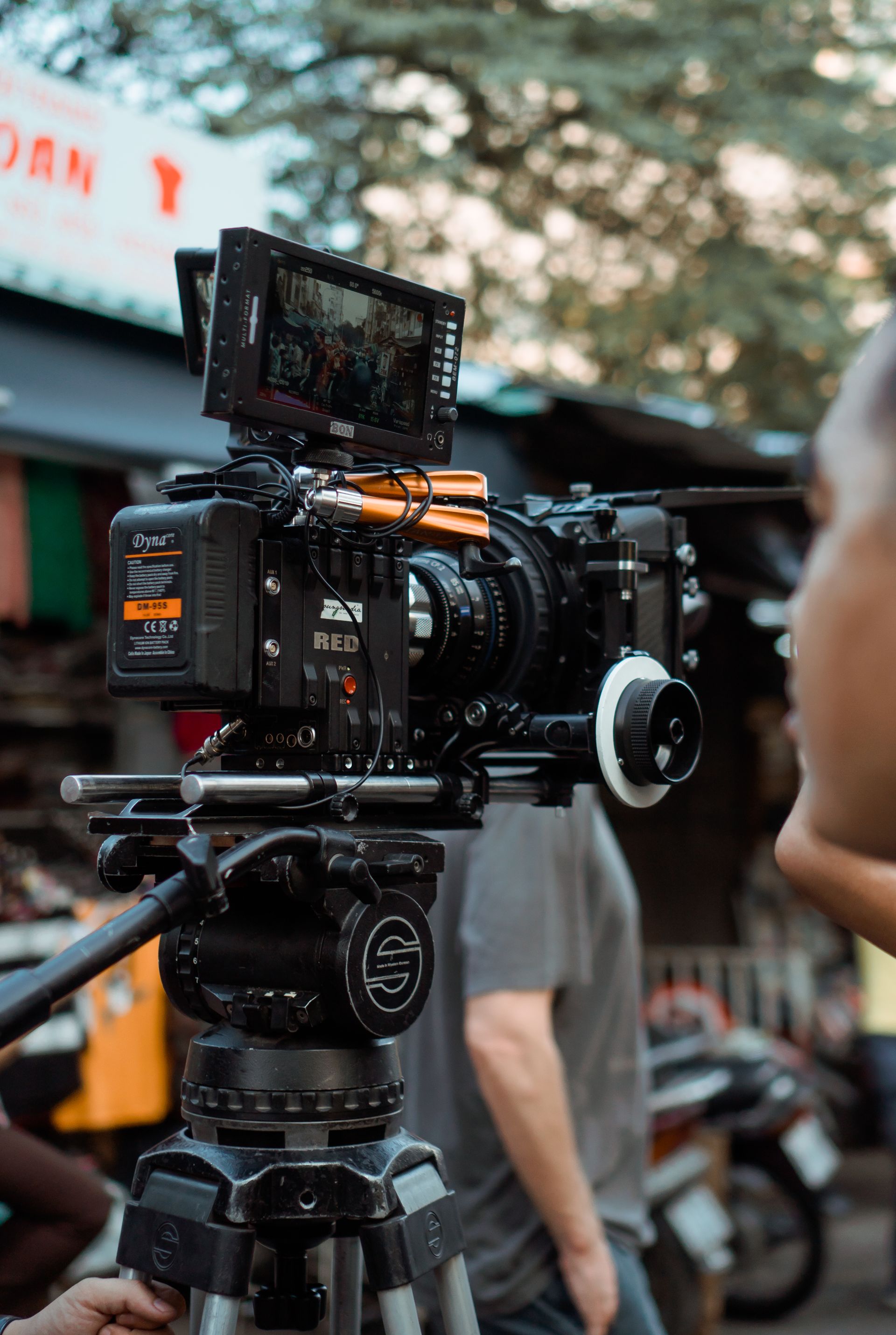 A camera on the tripod at the market