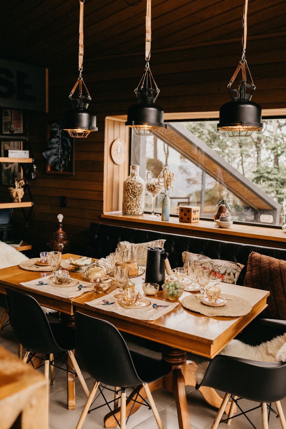 Cozy Rustic Dining Setup in Espírito Santo · Free Stock Photo