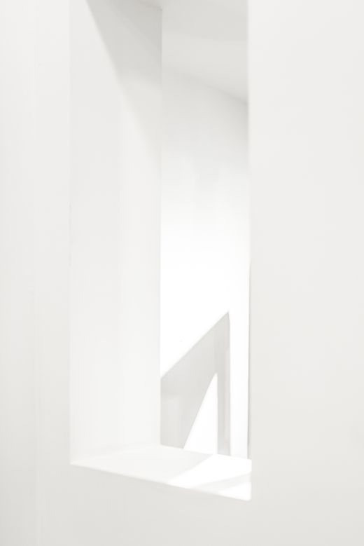 Minimal interior with soft light — Brunxs on Pexels