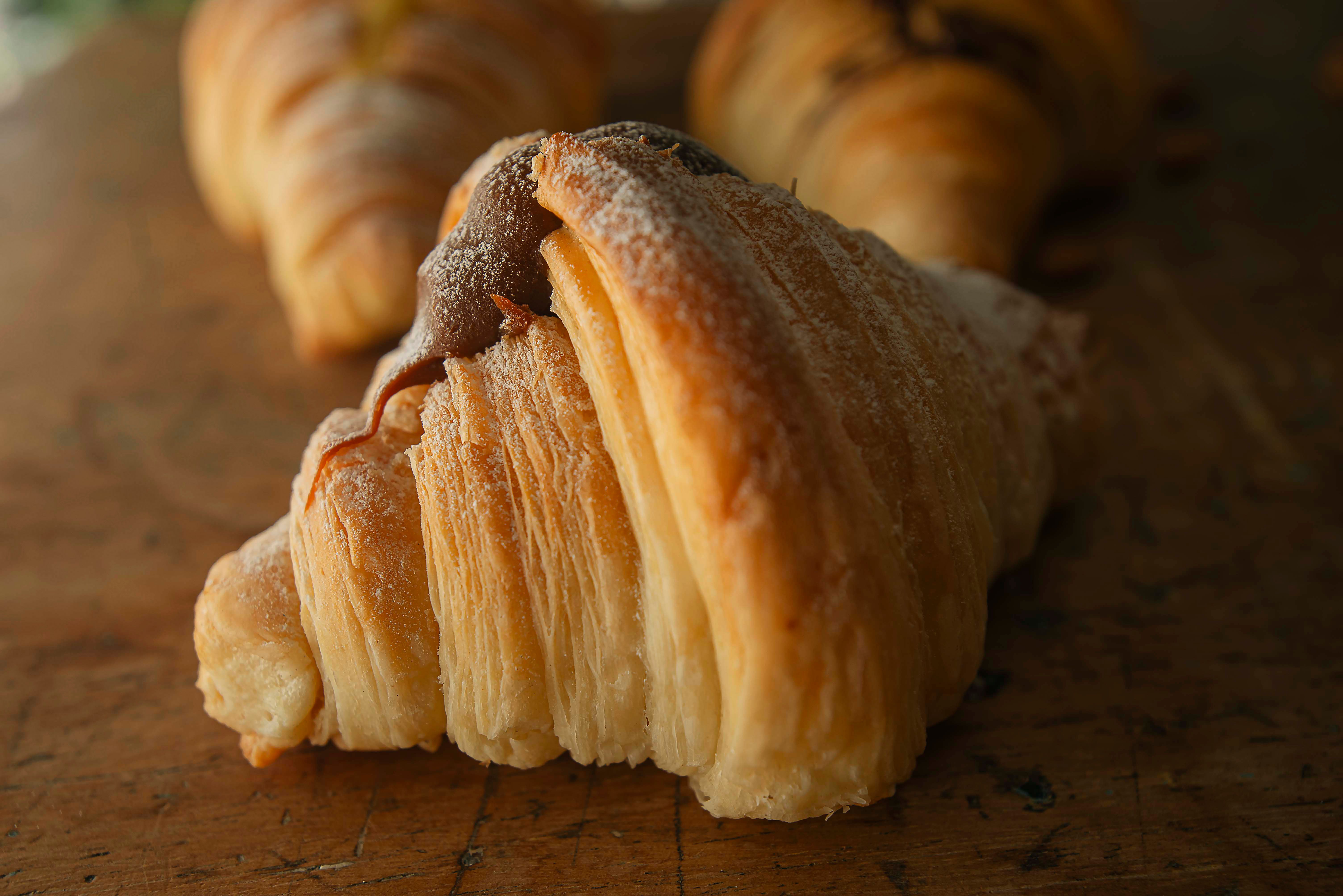 Professional Pastry Chefs Reveal Technical Standards for Flaky Home Croissants