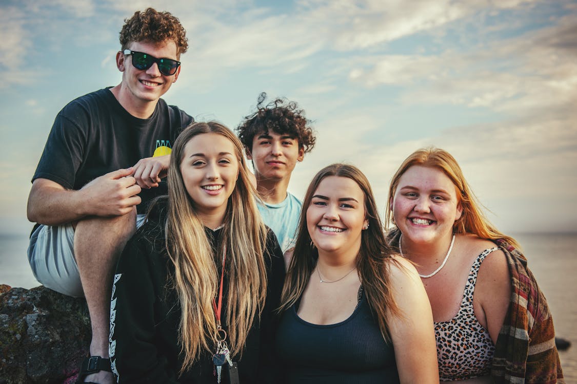 Grupo De Personas Tomando Fotografías